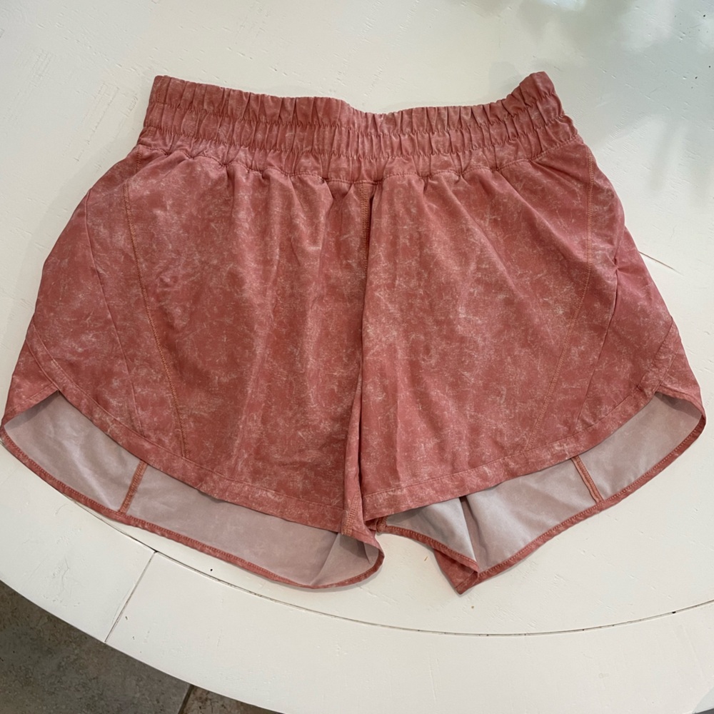 Lululemon Track that mid-rise lined 5”
Size 8